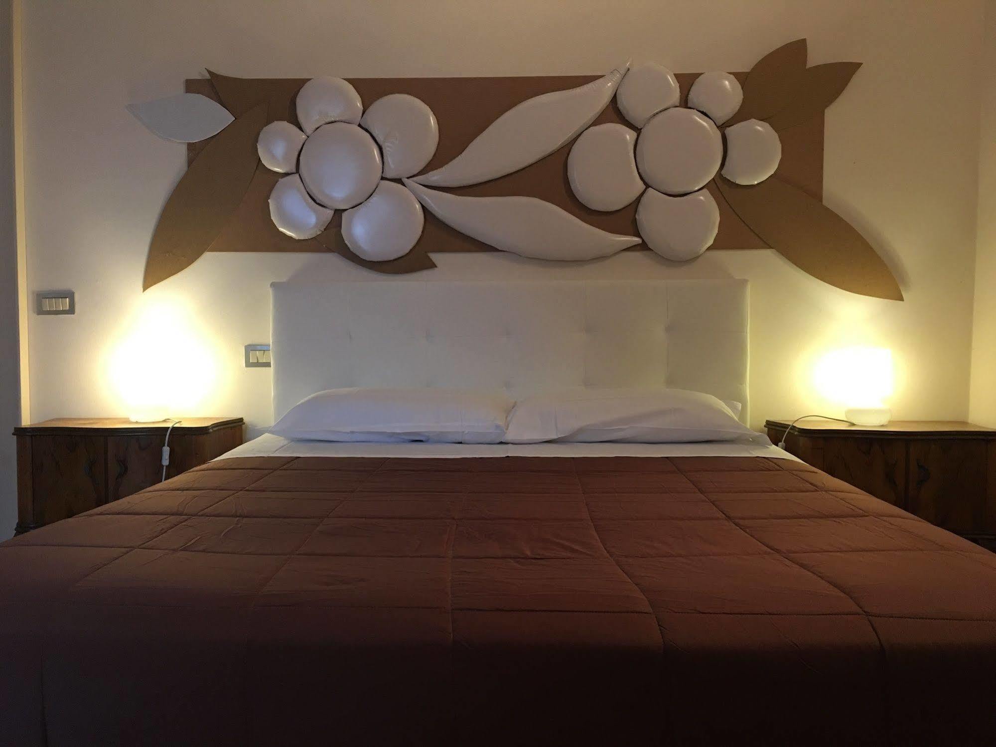 Domus Nova Residenza Il B&B มานโตวา ภายนอก รูปภาพ