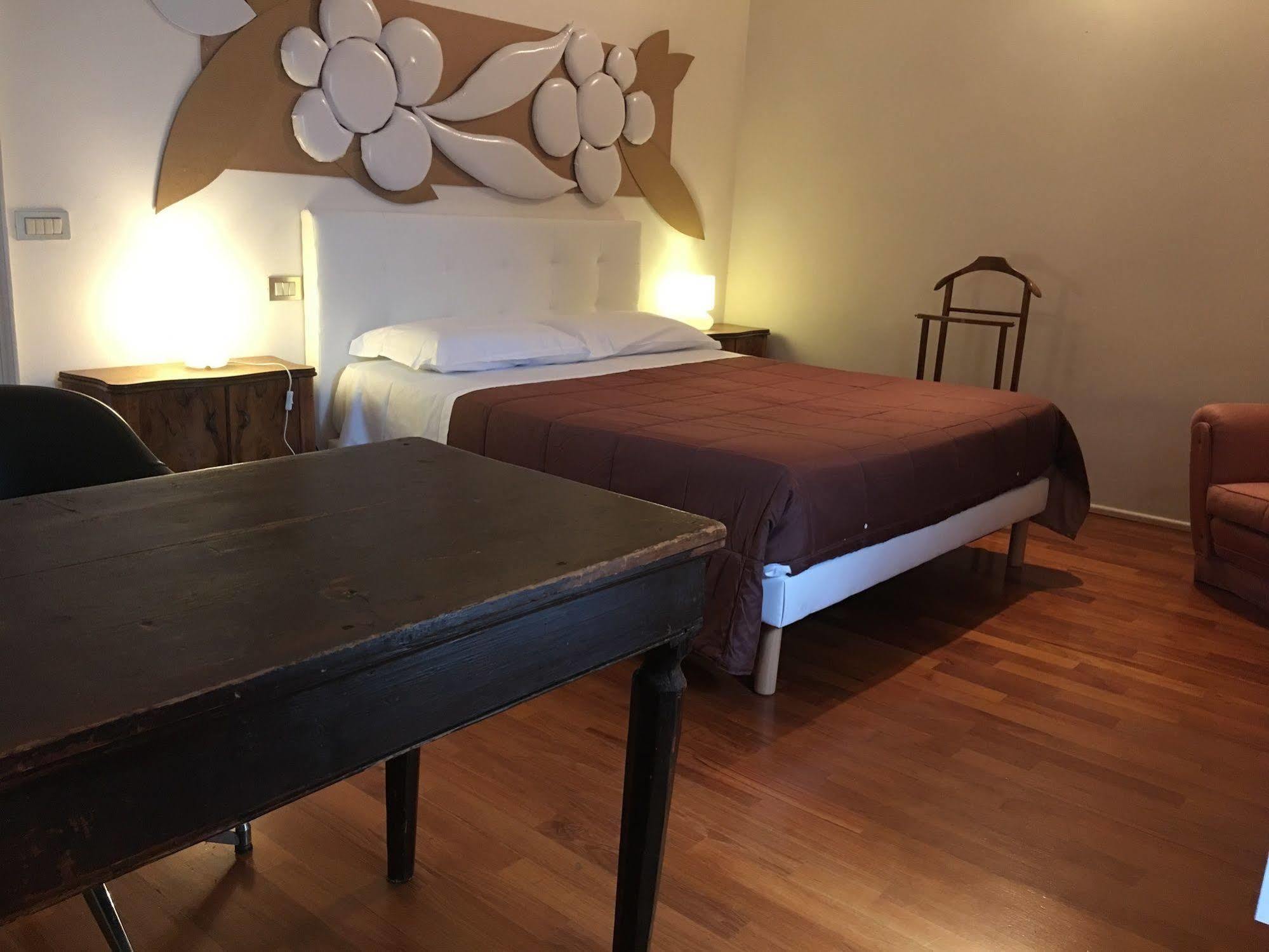 Domus Nova Residenza Il B&B มานโตวา ภายนอก รูปภาพ