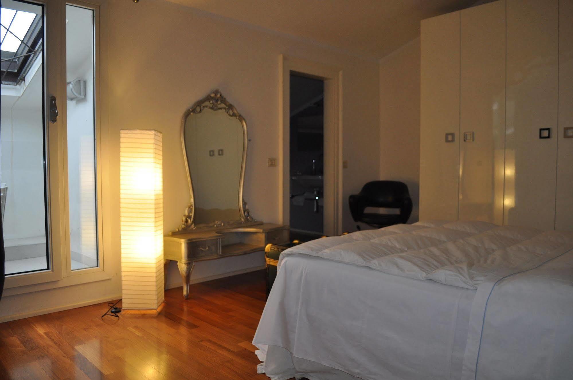 Domus Nova Residenza Il B&B มานโตวา ภายนอก รูปภาพ